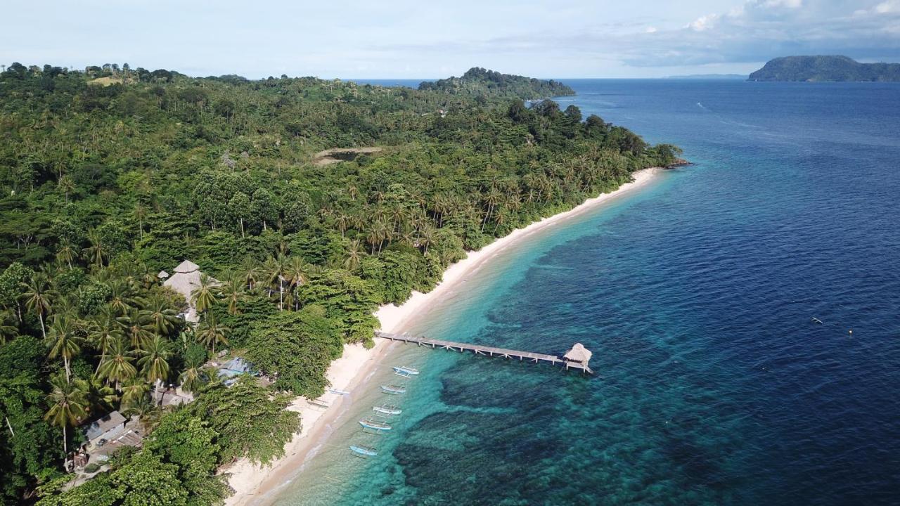 Coral Eye Boutique Resort And Marine Outpost Likupang Exterior photo